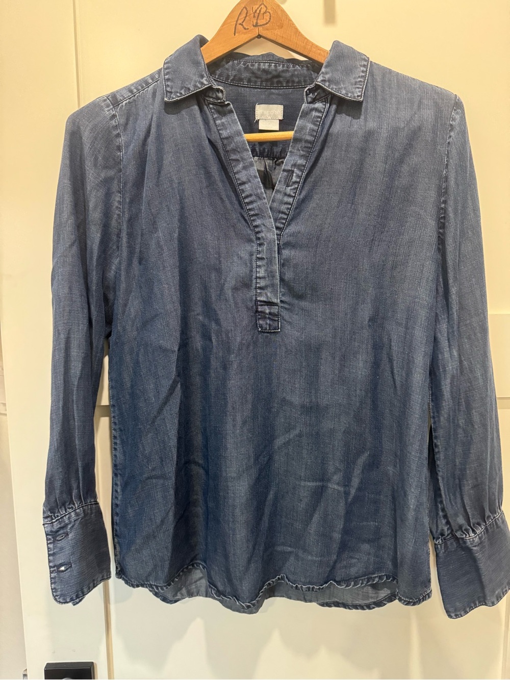 Chico’s Size 1 Women's Blue Denim-Look V-Neck Top